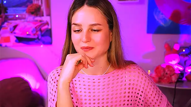 Snapshot of DeboraLarson chatting on 28, 1, 2025 DeboraLarson online show from 28, 1, 2025