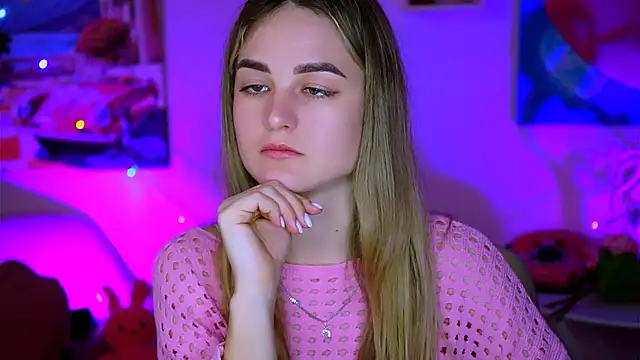 Snapshot of DeboraLarson chatting on 15, 2, 2025 DeboraLarson online show from 15, 2, 2025