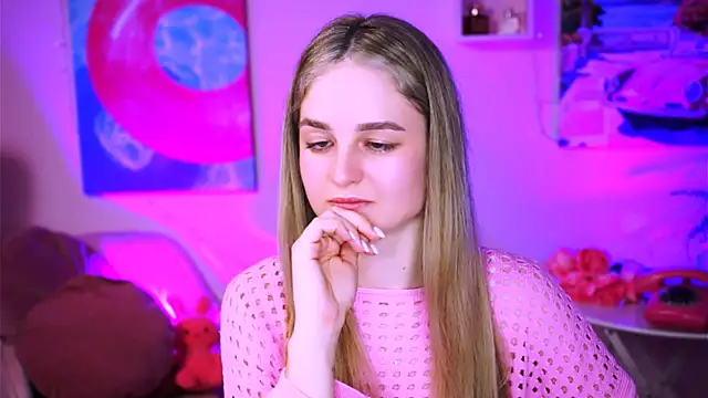 Snapshot of DeboraLarson chatting on 5, 3, 2025 DeboraLarson online show from 5, 3, 2025