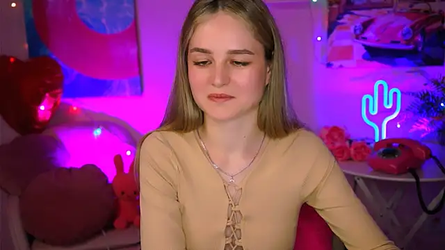 Snapshot of DeboraLarson chatting on 11, 3, 2025 DeboraLarson online show from 11, 3, 2025