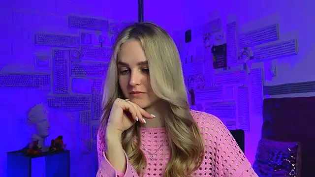 Snapshot of DeboraLarson chatting on 14, 3, 2025 DeboraLarson online show from 14, 3, 2025