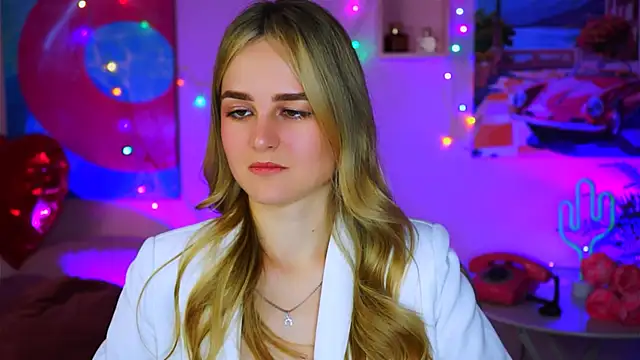 Snapshot of DeboraLarson chatting on 16, 3, 2025 DeboraLarson online show from 16, 3, 2025