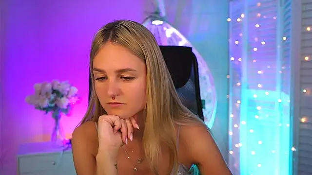 Snapshot of DeboraLarson chatting on 27, 3, 2026 DeboraLarson online show from 27, 3, 2026