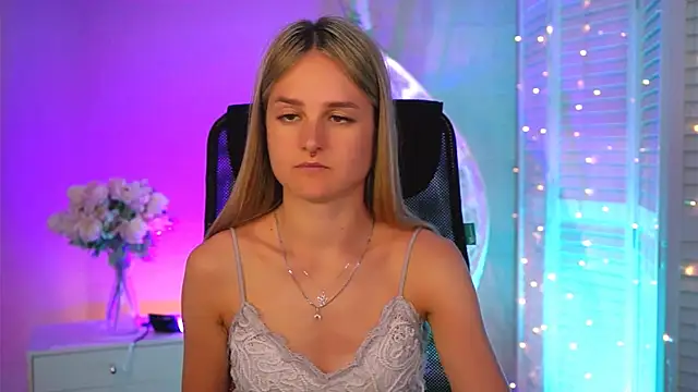 Snapshot of DeboraLarson chatting on 27, 3, 2026 DeboraLarson online show from 27, 3, 2026