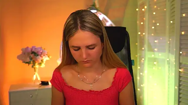 Snapshot of DeboraLarson chatting on 29, 3, 2026 DeboraLarson online show from 29, 3, 2026