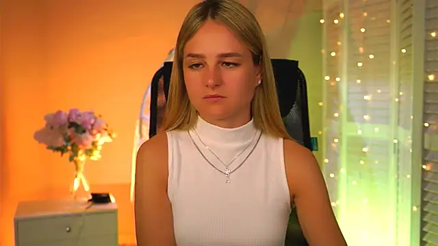 Snapshot of DeboraLarson chatting on 1, 4, 2026 DeboraLarson online show from 1, 4, 2026