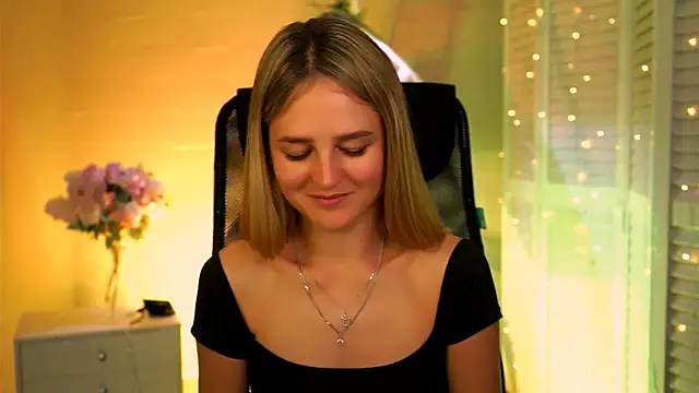 Snapshot of DeboraLarson chatting on 10, 4, 2026 DeboraLarson online show from 10, 4, 2026