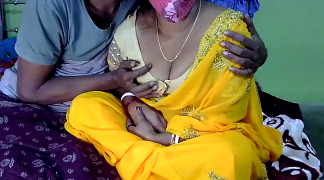 Snapshot of Couple_For_You18 chatting on 5, 1, 2025 Couple For You18 online show from 5, 1, 2025