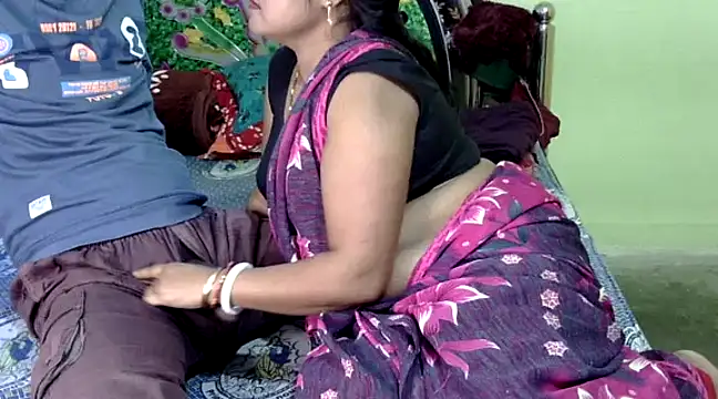 Snapshot of Couple_For_You18 chatting on 21, 1, 2025 Couple For You18 online show from 21, 1, 2025