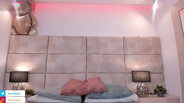 Snapshot of Eevee_Taylor chatting on 25, 11, 2025 Eevee Taylor online show from 25, 11, 2025