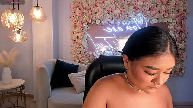 Snapshot of GabriellaLee chatting on 6, 10, 2025 GabriellaLee online show from 6, 10, 2025