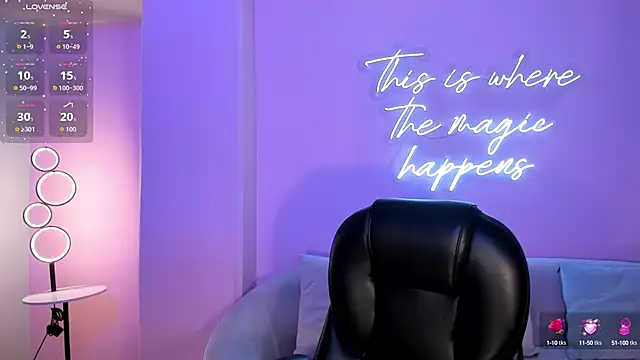 Snapshot of GabriellaLee chatting on 11, 10, 2025 GabriellaLee online show from 11, 10, 2025