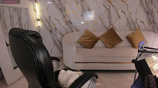 Snapshot of GabriellaLee chatting on 25, 10, 2025 GabriellaLee online show from 25, 10, 2025