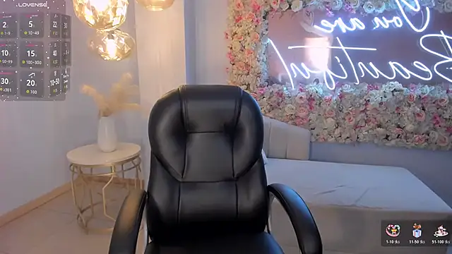 Snapshot of GabriellaLee chatting on 23, 11, 2025 GabriellaLee online show from 23, 11, 2025