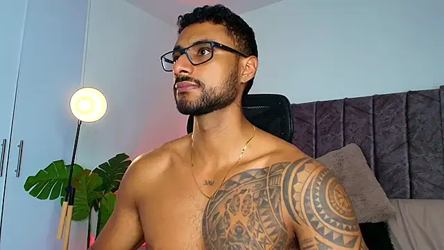 Snapshot of LiamGarcia1 chatting on 11, 11, 2025 LiamGarcia1 online show from 11, 11, 2025