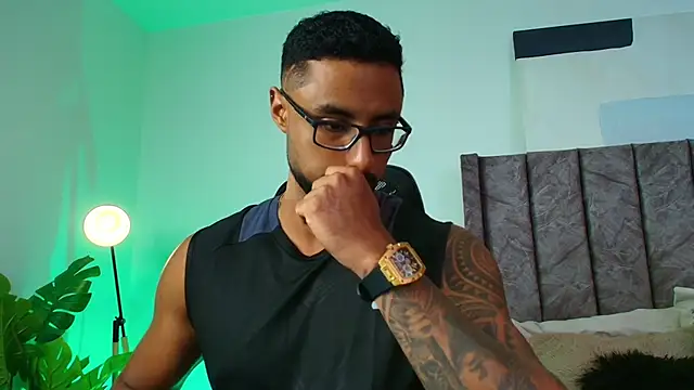 Snapshot of LiamGarcia1 chatting on 5, 12, 2025 LiamGarcia1 online show from 5, 12, 2025