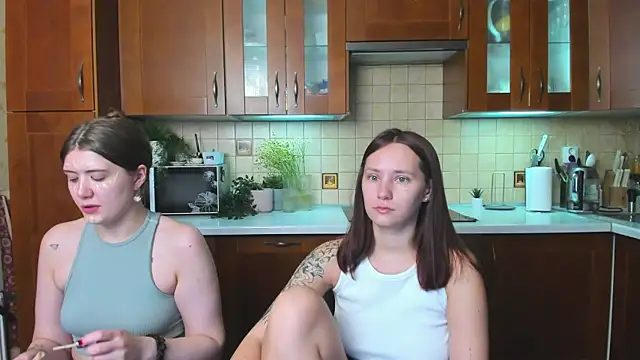 Snapshot of HotCaramellsTV chatting on 19, 4, 2026 HotCaramellsTV online show from 19, 4, 2026