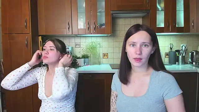 Snapshot of HotCaramellsTV chatting on 25, 4, 2026 HotCaramellsTV online show from 25, 4, 2026