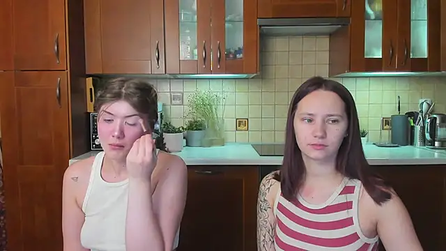 HotCaramellsTV online show from 28, 4, 2026