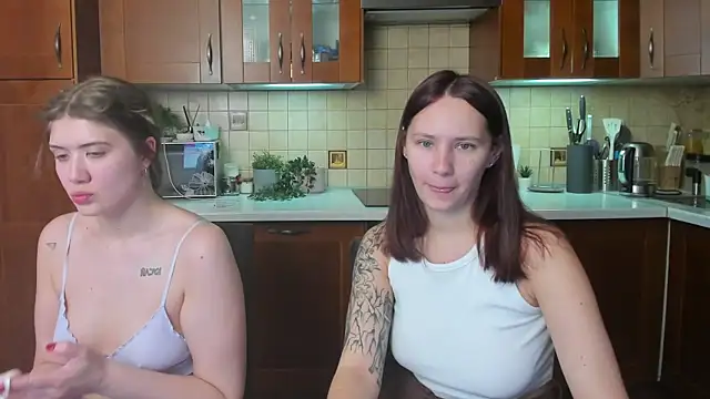 Snapshot of HotCaramellsTV chatting on 3, 5, 2026 HotCaramellsTV online show from 3, 5, 2026