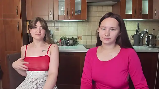 Snapshot of HotCaramellsTV chatting on 7, 6, 2026 HotCaramellsTV online show from 7, 6, 2026