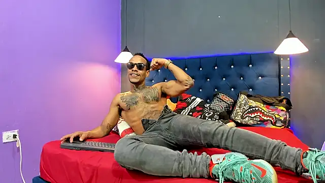 Snapshot of Salomon_koude chatting on 3, 11, 2025 Salomon koude online show from 3, 11, 2025