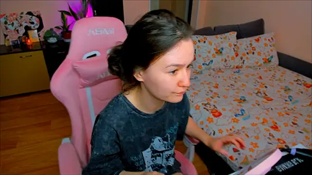 Snapshot of ameli_moon chatting on 18, 10, 2025 ameli moon online show from 18, 10, 2025