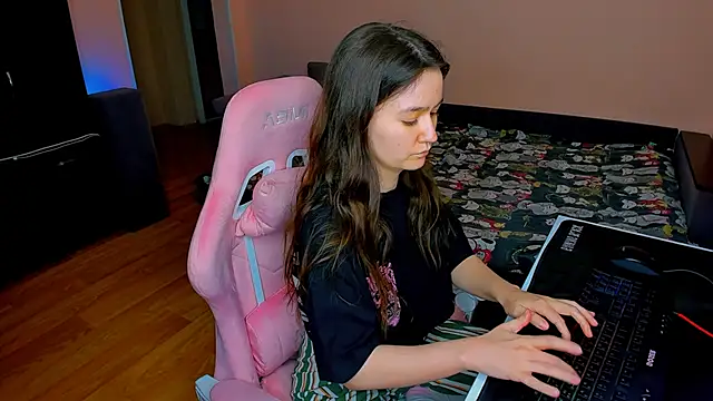 Snapshot of ameli_moon chatting on 2, 4, 2026 ameli moon online show from 2, 4, 2026