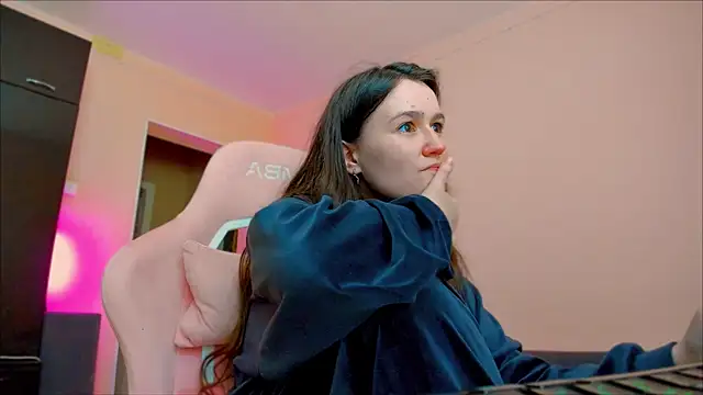 Snapshot of ameli_moon chatting on 15, 4, 2026 ameli moon online show from 15, 4, 2026