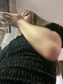 Snapshot of Sophie_LS chatting on 14, 2, 2025 Sophie LS online show from 14, 2, 2025