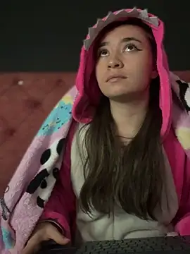 Snapshot of Sophie_LS chatting on 8, 3, 2025 Sophie LS online show from 8, 3, 2025