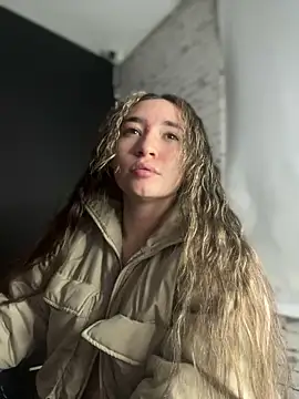 Snapshot of Sophie_LS chatting on 9, 3, 2025 Sophie LS online show from 9, 3, 2025