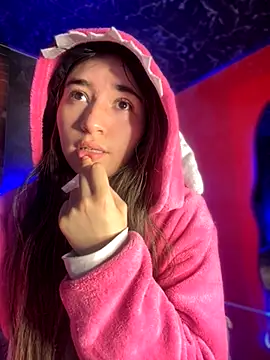 Snapshot of Sophie_LS chatting on 9, 10, 2025 Sophie LS online show from 9, 10, 2025