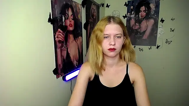 Snapshot of StellaCRL chatting on 3, 10, 2025 StellaCRL online show from 3, 10, 2025