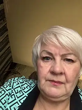 Laura Millf online show from 26, 10, 2025