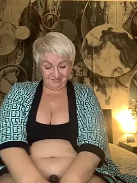 Laura Millf online show from 30, 11, 2025