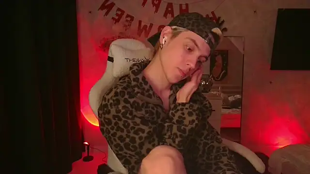 Snapshot of etieeis chatting on 28, 10, 2025 etieeis online show from 28, 10, 2025