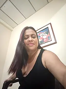 Snapshot of Youmilfsexy chatting on 4, 3, 2025 Youmilfsexy online show from 4, 3, 2025