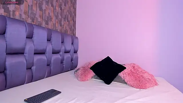 Snapshot of IsabellaAnngel chatting on 30, 12, 2024 IsabellaAnngel online show from 30, 12, 2024