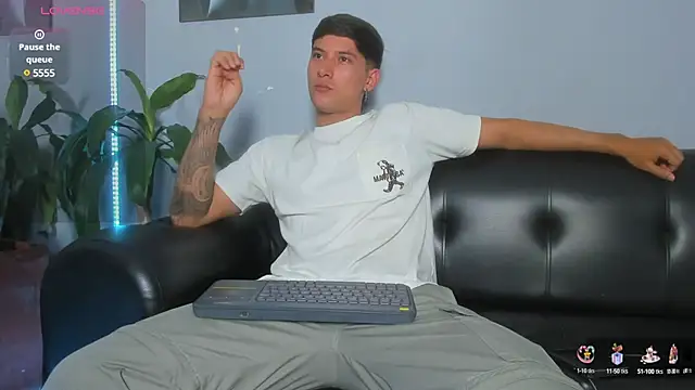 Damian23   online show from 8, 2, 2025