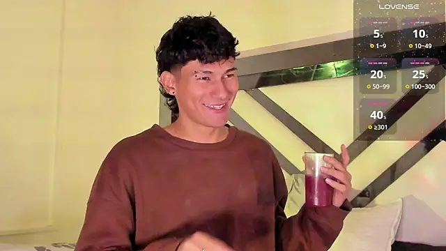 Snapshot of Alexx_tc chatting on 2, 2, 2025 Alexx tc online show from 2, 2, 2025