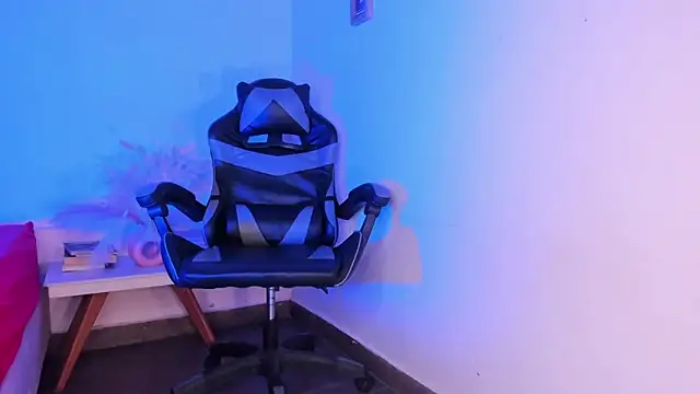 Snapshot of Alexx_tc chatting on 2, 11, 2025 Alexx tc online show from 2, 11, 2025