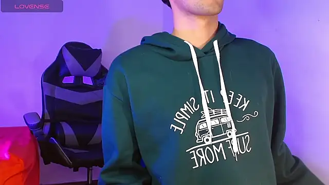 Snapshot of Alexx_tc chatting on 8, 11, 2025 Alexx tc online show from 8, 11, 2025