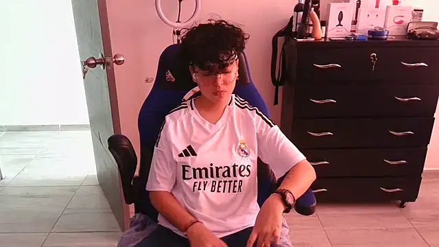 thomascooper7 online show from 19, 2, 2025