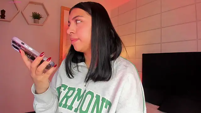 Christine Laam online show from 17, 12, 2025