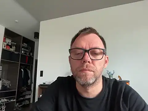 Snapshot of xmnbx77 chatting on 3, 11, 2025 xmnbx77 online show from 3, 11, 2025