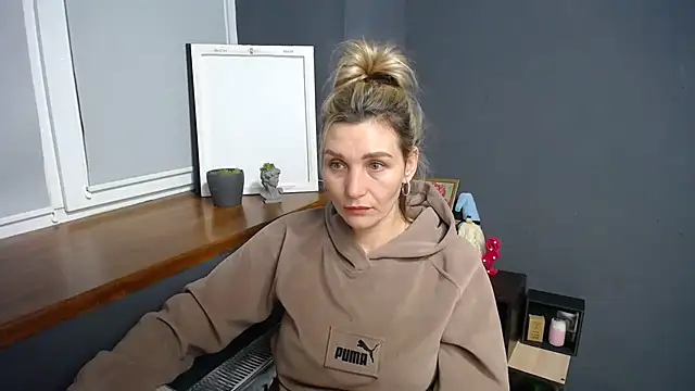  sexy lady online show from 4, 1, 2025