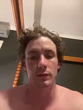 Snapshot of bradleyjamesmc chatting on 6, 1, 2025 bradleyjamesmc online show from 6, 1, 2025