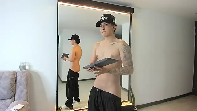 Snapshot of emmanuel_scor chatting on 3, 10, 2025 emmanuel scor online show from 3, 10, 2025