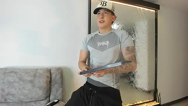 Snapshot of emmanuel_scor chatting on 17, 10, 2025 emmanuel scor online show from 17, 10, 2025